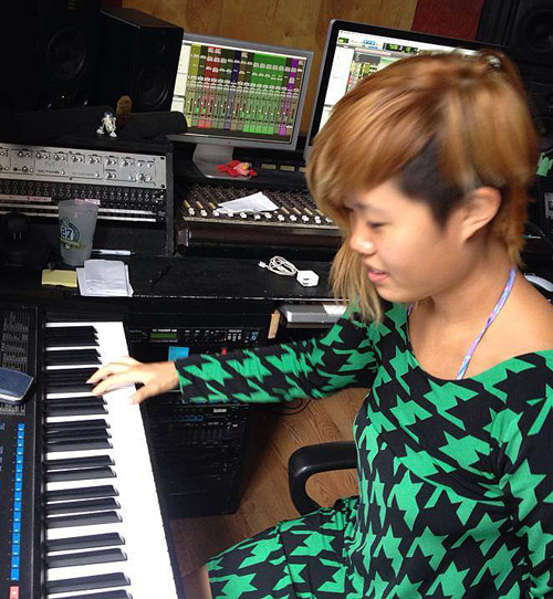Ayumi Sakashita (keys & vocals)